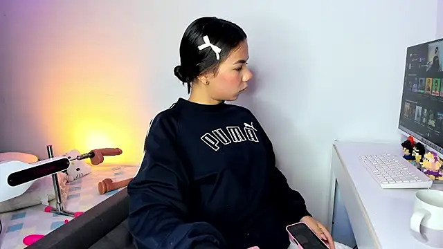 kaylaneee  online show from May 13, 12:56 pm