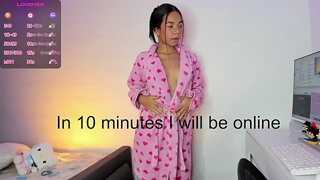 kaylaneee  online show from June 10, 12:50 pm