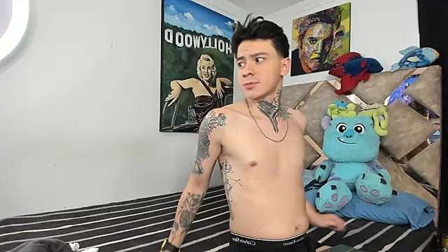 Snapshot of logan_smith02 chatting on February 7, 10:12 am logan smith02 online show from February 7, 10:12 am