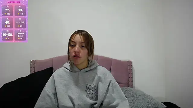 Snapshot of emily_cooper_pym chatting on February 10, 12:04 pm emily cooper pym online show from February 10, 12:04 pm