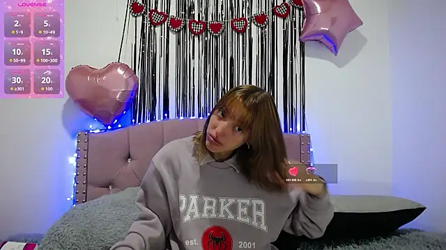 Snapshot of emily_cooper_pym chatting on February 19, 12:24 pm emily cooper pym online show from February 19, 12:24 pm