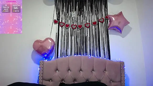 Snapshot of emily_cooper_pym chatting on February 14, 12:16 pm emily cooper pym online show from February 14, 12:16 pm