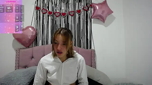 Snapshot of emily_cooper_pym chatting on February 21, 12:29 pm emily cooper pym online show from February 21, 12:29 pm