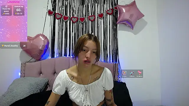 Snapshot of emily_cooper_pym chatting on February 16, 12:04 pm emily cooper pym online show from February 16, 12:04 pm