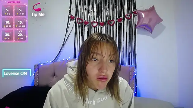 Snapshot of emily_cooper_pym chatting on March 3, 12:12 pm emily cooper pym online show from March 3, 12:12 pm