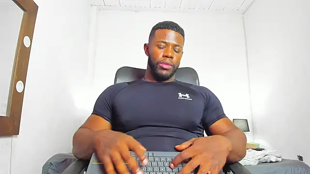 Snapshot of James_McBoy chatting on February 18, 7:54 pm James McBoy online show from February 18, 7:54 pm