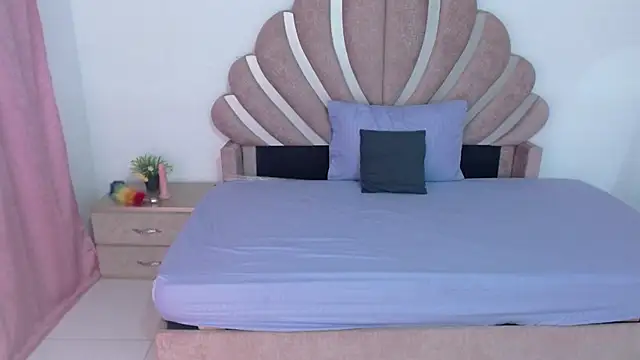 mia fox666 online show from February 5, 11:33 pm