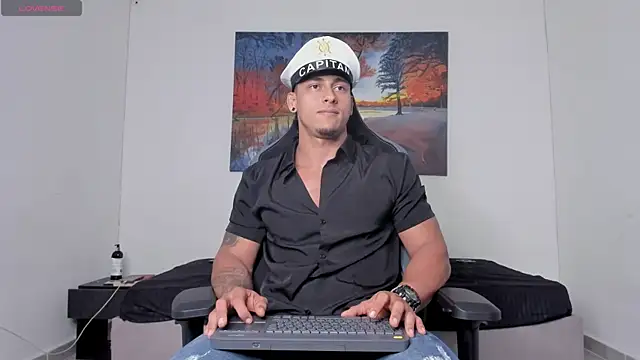 ryanwhite3 online show from April 12, 9:29 pm