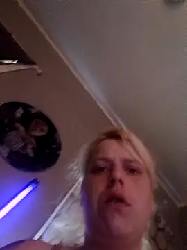 Shirley0810 online show from April 14, 4:45 pm