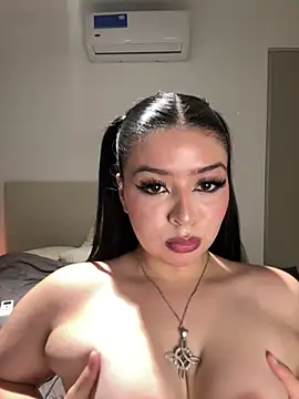 Snapshot of lolaaculaa chatting on February 12, 2:00 am lolaaculaa online show from February 12, 2:00 am