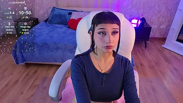 Snapshot of mia_bloom2 chatting on June 15, 5:29 am mia bloom2 online show from June 15, 5:29 am