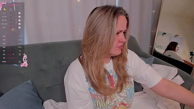 LilyBel online show from April 5, 8:10 am