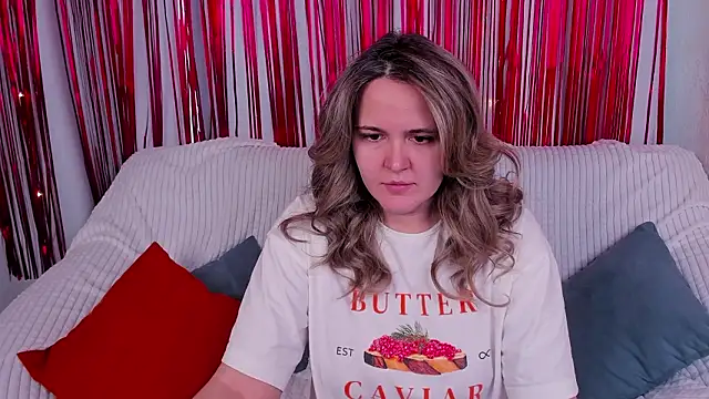 Snapshot of LilyBel chatting on February 16, 5:28 am LilyBel online show from February 16, 5:28 am