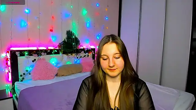 EvaxCharm online show from February 12, 9:31 am