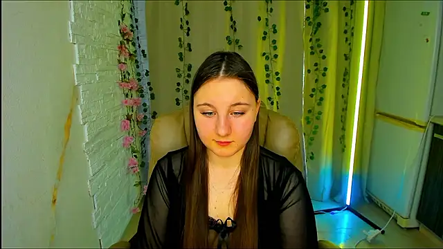 EvaxCharm online show from February 11, 7:30 am