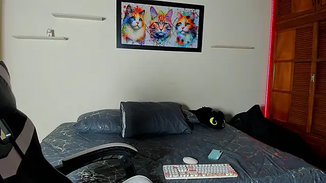 meredit cris23 online show from February 12, 1:05 am