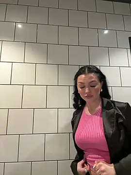 nikkiuk online show from February 21, 8:33 pm