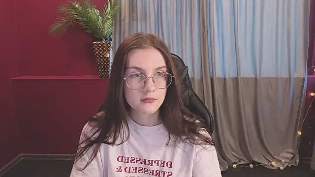 Snapshot of VixenLight chatting on February 17, 1:47 am VixenLight online show from February 17, 1:47 am