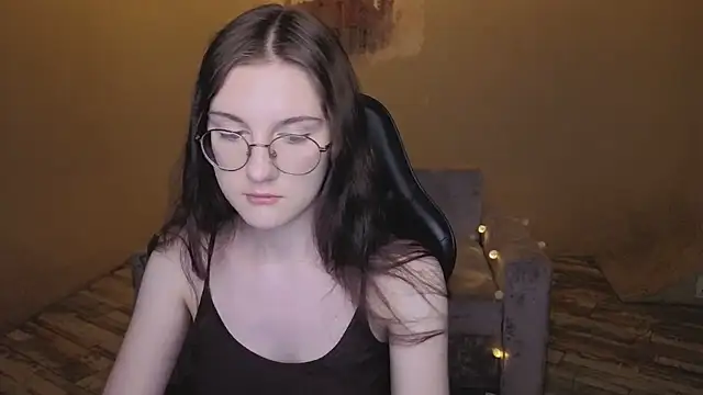 Snapshot of VixenLight chatting on February 13, 9:31 am VixenLight online show from February 13, 9:31 am