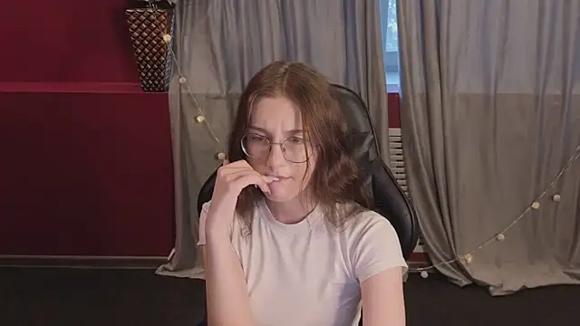 Snapshot of VixenLight chatting on February 10, 1:48 am VixenLight online show from February 10, 1:48 am