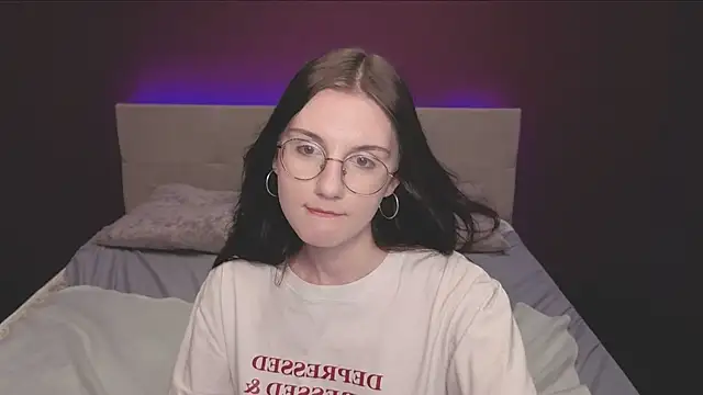 Snapshot of VixenLight chatting on February 6, 11:28 am VixenLight online show from February 6, 11:28 am