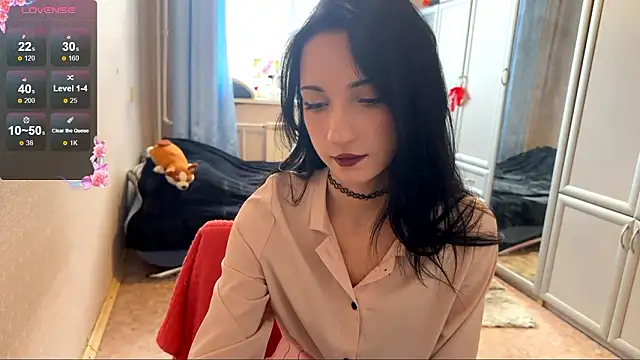 Snapshot of UrBabeLuna chatting on February 3, 6:33 am UrBabeLuna online show from February 3, 6:33 am