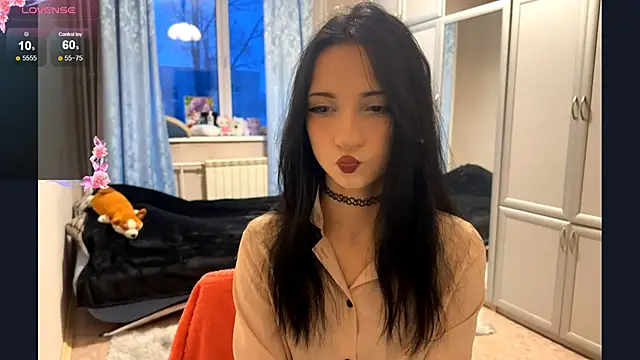 Snapshot of UrBabeLuna chatting on February 3, 4:10 am UrBabeLuna online show from February 3, 4:10 am