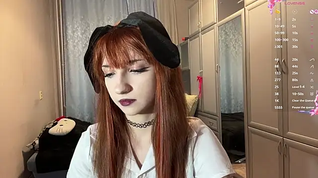 UrBabeLuna online show from April 12, 4:10 pm