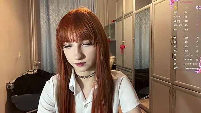 UrBabeLuna online show from April 9, 4:02 pm