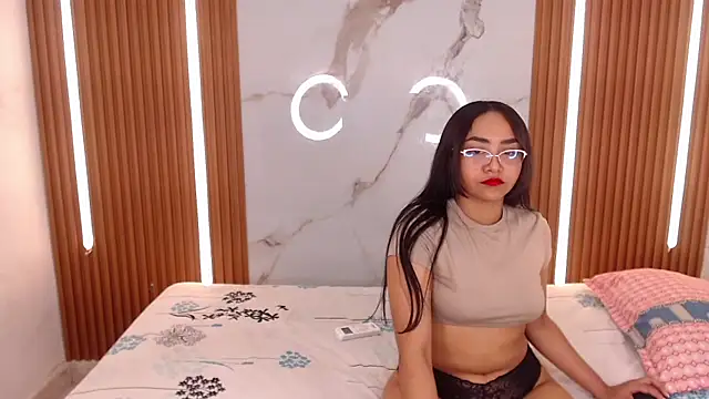 kelsiee hills online show from February 8, 12:14 pm