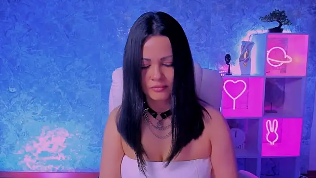 karolina robinson online show from April 3, 7:48 am