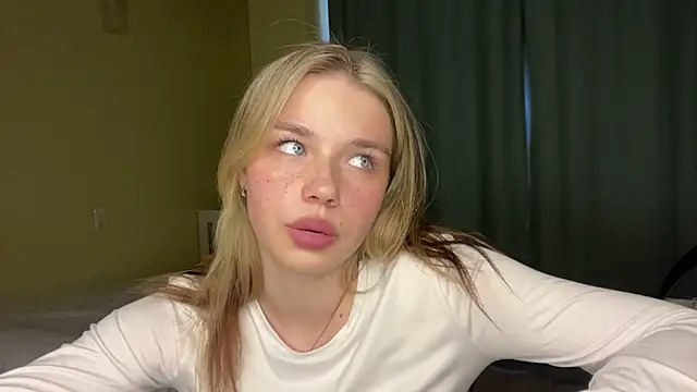 EarthaStinett online show from April 17, 11:35 am