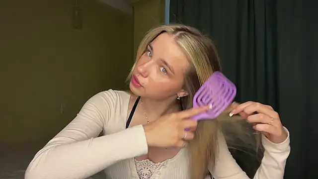 EarthaStinett online show from April 10, 6:09 am