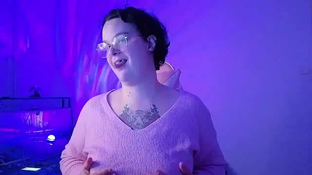 Snapshot of lunatigre4 chatting on February 6, 7:10 pm lunatigre4 online show from February 6, 7:10 pm