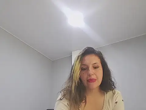 KENDRA-HONEY online show from April 17, 2:20 pm