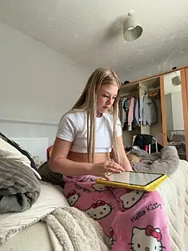 Snapshot of Paige_love chatting on April 19, 10:27 am Paige love online show from April 19, 10:27 am
