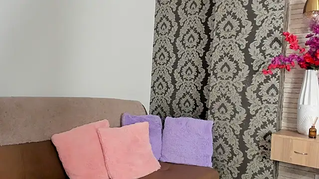 Snapshot of Charlotte-Wright chatting on February 8, 11:41 am Charlotte-Wright online show from February 8, 11:41 am