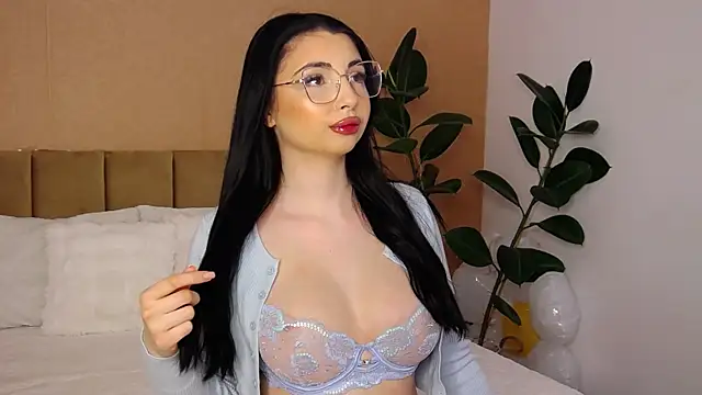 BellaHere online show from May 5, 6:49 am