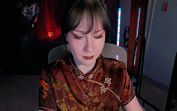 Snapshot of marty_bree chatting on April 30, 5:31 pm marty bree online show from April 30, 5:31 pm