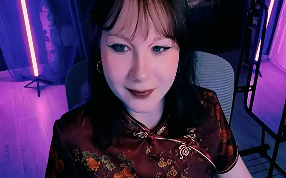 Snapshot of marty_bree chatting on June 18, 5:18 pm marty bree online show from June 18, 5:18 pm