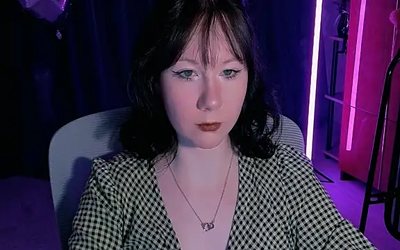 Snapshot of marty_bree chatting on May 6, 5:17 pm marty bree online show from May 6, 5:17 pm