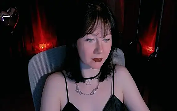 Snapshot of marty_bree chatting on April 24, 5:15 pm marty bree online show from April 24, 5:15 pm