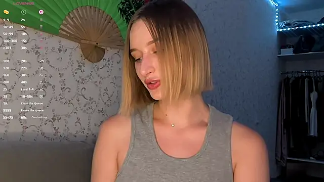 Snapshot of DeliciaBagnoli chatting on July 4, 7:07 pm DeliciaBagnoli online show from July 4, 7:07 pm