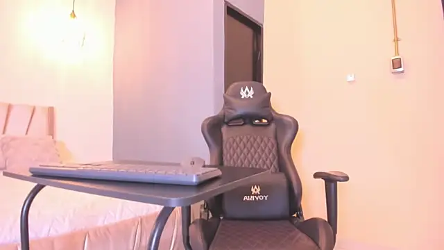 Becca hill  online show from February 14, 12:05 pm