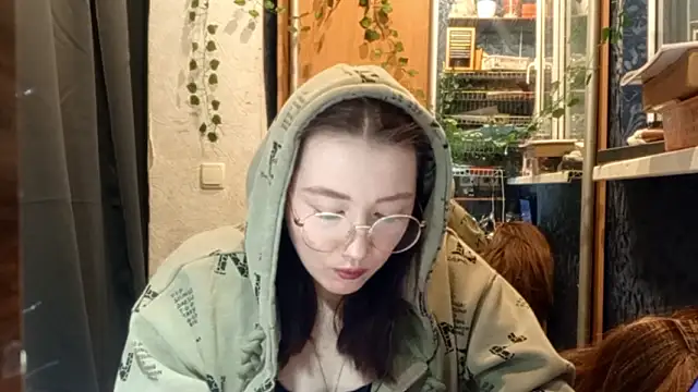 Snapshot of PhoebePalmer chatting on February 11, 8:20 pm PhoebePalmer online show from February 11, 8:20 pm