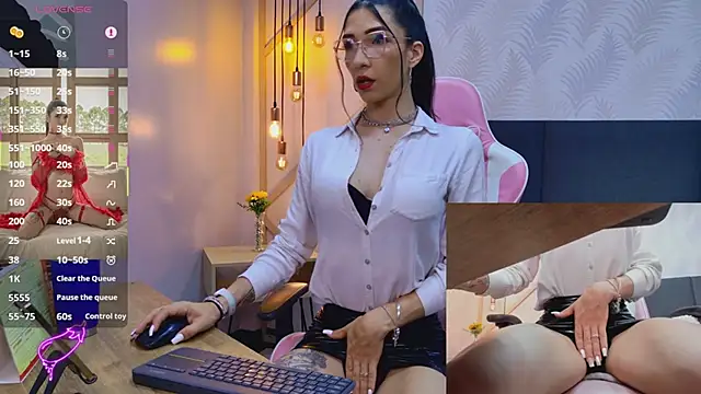 Snapshot of kylliefox_ chatting on April 25, 1:36 pm kylliefox online show from April 25, 1:36 pm