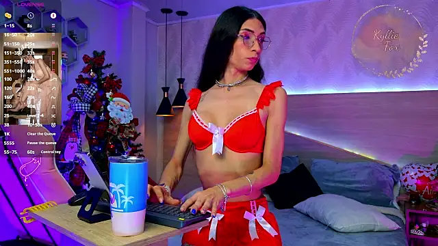 kylliefox  online show from December 19, 1:24 pm