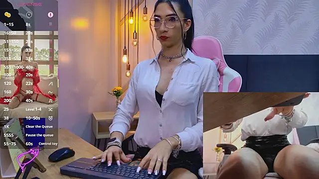 Snapshot of kylliefox_ chatting on April 25, 1:41 pm kylliefox online show from April 25, 1:41 pm
