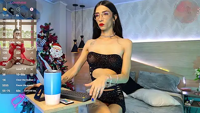 kylliefox  online show from December 22, 1:33 pm