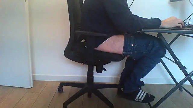 andre italy online show from April 13, 10:30 am